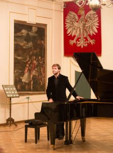 1181st Liszt Evening, The Silesian Piast Dynasty Castle in Brzeg, 24th Oct 2015.<br> Edvinas Minkstimas - piano, Juliusz Adamowski - commentary. Photo by Tomasz Rendecki.